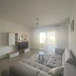 Port View In Apartman *