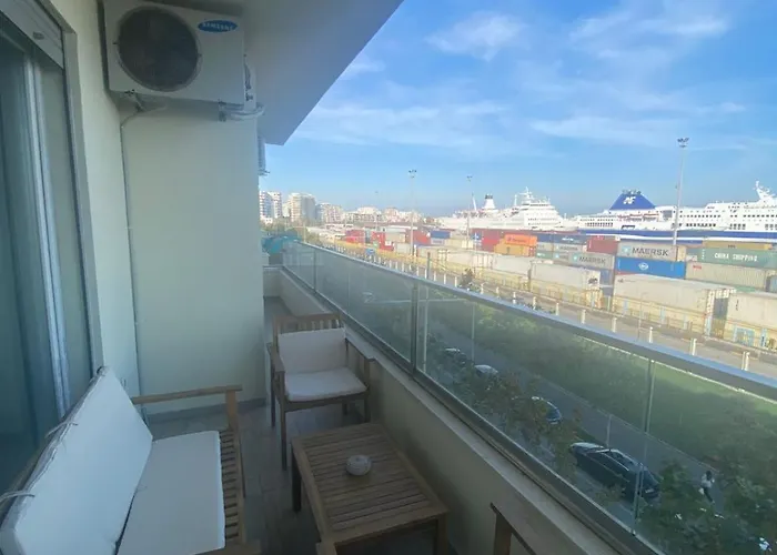 Port View In Apartman