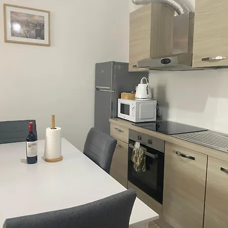 Port View In * ドゥラス