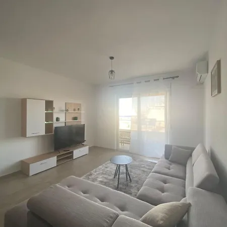 Port View In דירה *